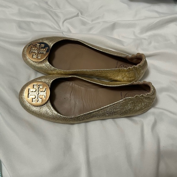 Tory Burch Reva Metallic Gold Logo Flats Size 8 - Picture 3 of 8